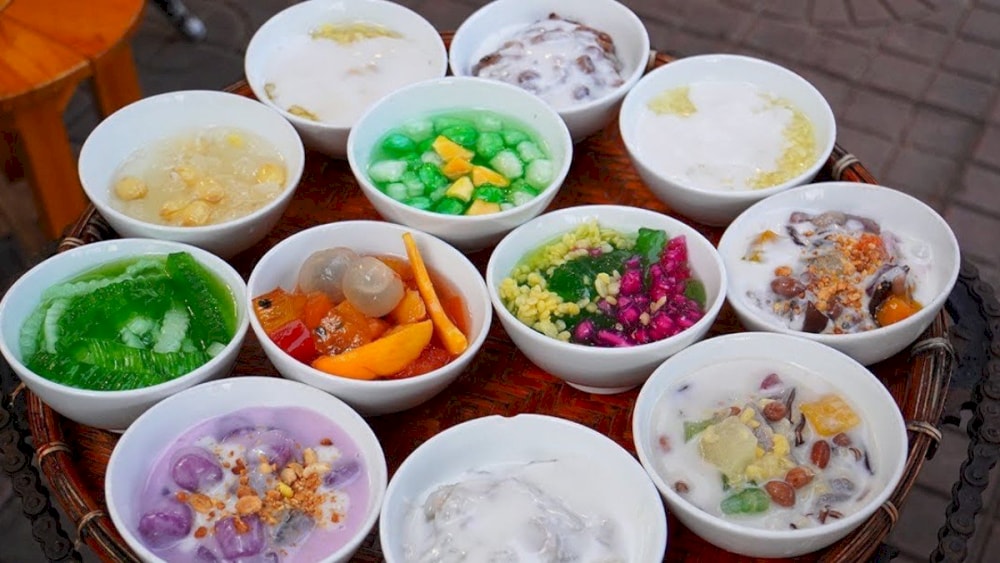 Vietnamese desserts at Che Yen are varied and appealing in colors and flavors